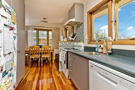 Photo of property in 18 Ward Crescent, Te Atatu Peninsula, Auckland, 0610