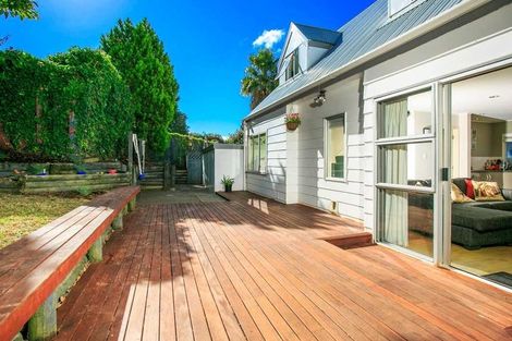 Photo of property in 2/15 Lambrown Drive, Totara Vale, Auckland, 0629
