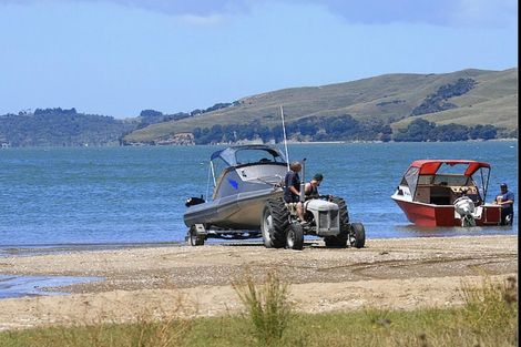 Photo of property in 12 Komiti Road, Tinopai, 0593