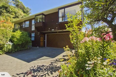 Photo of property in 129 Miromiro Road, Normandale, Lower Hutt, 5010