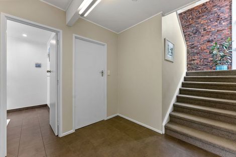 Photo of property in 21a Forrest Hill Road, Milford, Auckland, 0620