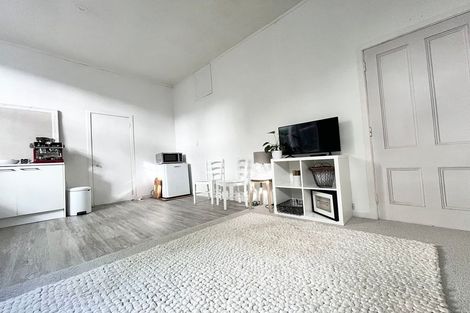 Photo of property in 2/24 West End Road, Herne Bay, Auckland, 1022