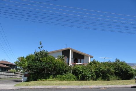 Photo of property in 1/10 Dallinghoe Crescent, Milford, Auckland, 0620