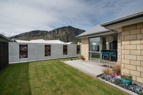 Photo of property in 4 Sew Hoy Lane, Arthurs Point, Queenstown, 9371