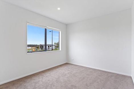 Photo of property in 15 Aquamarine Road, Rosehill, 2113