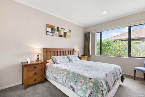 Photo of property in 52 Stranraer Crescent, Wattle Downs, Auckland, 2103