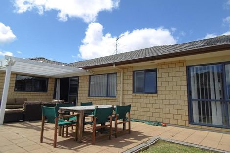 Photo of property in 12 Bellshill Close, Wattle Downs, Auckland, 2103