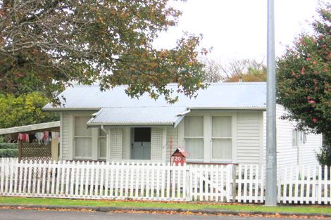 Photo of property in 20 Pahiatua Street, Hokowhitu, Palmerston North, 4410
