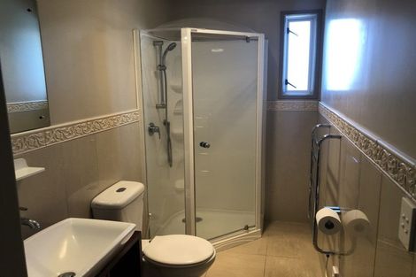 Photo of property in 8 Garmons Way, Castor Bay, Auckland, 0620