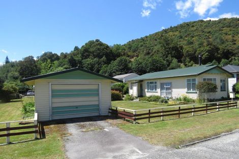 Photo of property in 10 Broadway, Reefton, 7830