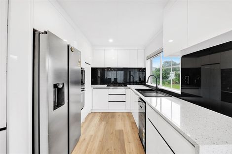 Photo of property in 14 Randwick Place, Randwick Park, Auckland, 2105