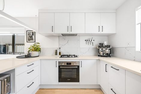 Photo of property in 14b Kelwyn Road, Kelston, Auckland, 0602