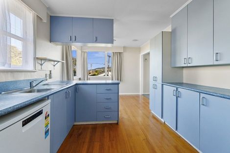 Photo of property in 3a Kinapori Terrace, Newlands, Wellington, 6037