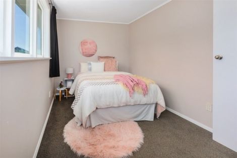 Photo of property in 2 Bedford Street, Cannons Creek, Porirua, 5024