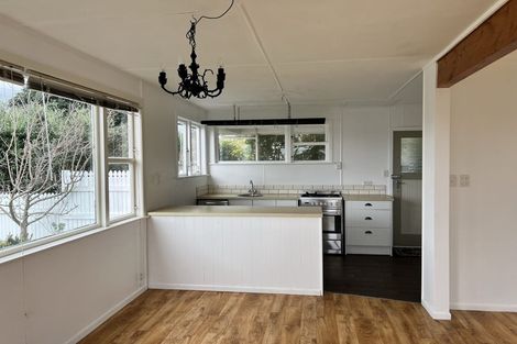 Photo of property in 6 Kaitawa Street, Waikanae Beach, Waikanae, 5036