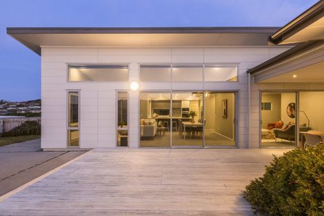 Photo of property in 15 Sue Dow Lane, Aotea, Porirua, 5024