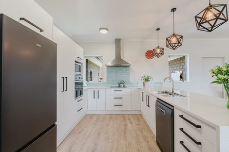 Photo of property in 1 Ruske Place, Grandview Heights, Hamilton, 3200