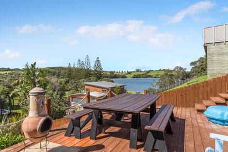 Photo of property in 90 Shakespear Road, Army Bay, Whangaparaoa, 0930