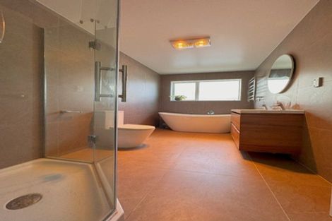 Photo of property in 17a Lake Pupuke Drive, Takapuna, Auckland, 0622