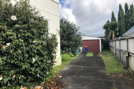 Photo of property in 42 Durham Street, Te Atatu Peninsula, Auckland, 0610