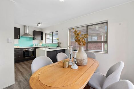 Photo of property in 2/17 Weetman Drive, Browns Bay, Auckland, 0630