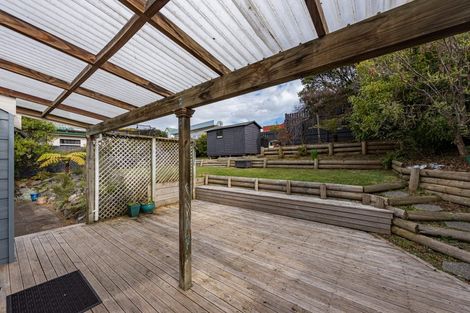 Photo of property in 52 Grays Road, Plimmerton, Porirua, 5026