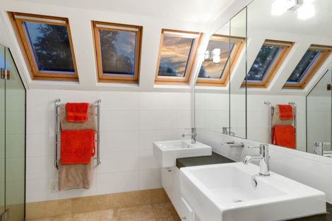 Photo of property in 118 Straven Road, Fendalton, Christchurch, 8014