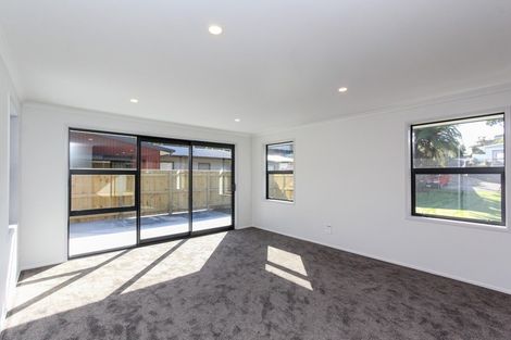 Photo of property in 5 Mackillop Way, Brooklands, New Plymouth, 4310