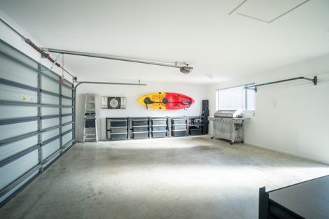 Photo of property in 8 Logan Place, Kelvin Grove, Palmerston North, 4414