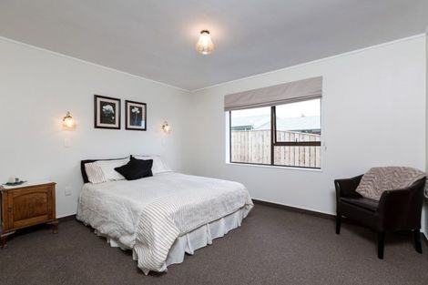 Photo of property in 38 Gilbert Street, New Plymouth, 4310