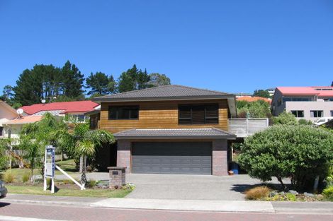 Photo of property in 4 Helen Ryburn Place, Torbay, Auckland, 0630