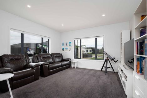 Photo of property in 12 Benmore Place, Poraiti, Napier, 4112