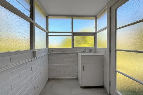 Photo of property in 1/216 Beach Road, Campbells Bay, Auckland, 0630