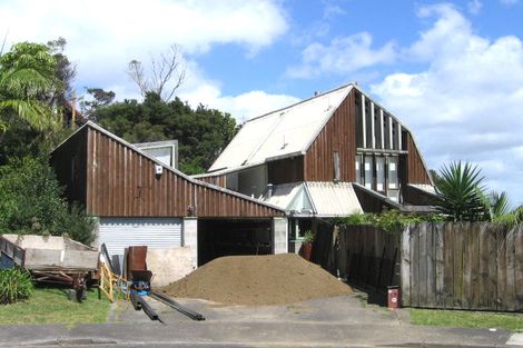 Photo of property in 15 Amelia Place, Beach Haven, Auckland, 0626