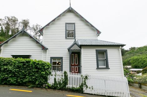 Photo of property in 8 Burke Street, Hospital Hill, Napier, 4110