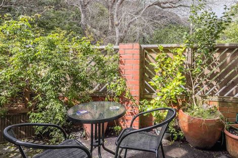 Photo of property in 17 Lawson Place, Mount Victoria, Wellington, 6011