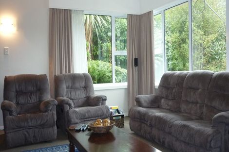 Photo of property in 7 The Drive, Tawa, Wellington, 5028