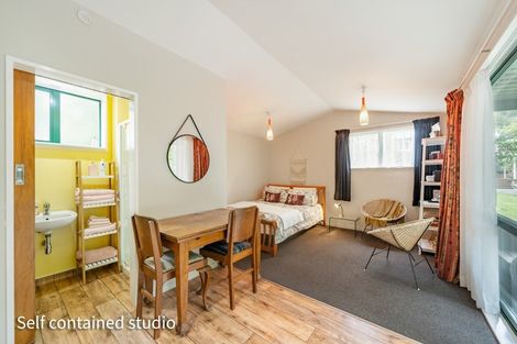 Photo of property in 82 Pinehaven Road, Pinehaven, Upper Hutt, 5019