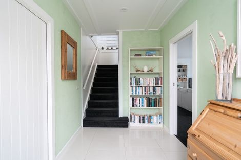 Photo of property in 20 Pukenamu Road, Rainbow Point, Taupo, 3330