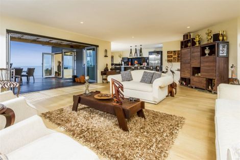 Photo of property in 2 Cliff Road, Torbay, Auckland, 0630