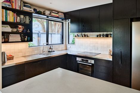 Photo of property in 85 Muritai Road, Eastbourne, Lower Hutt, 5013