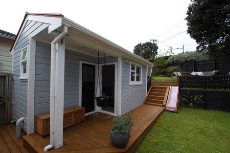 Photo of property in 87 Tiber Street, Island Bay, Wellington, 6023