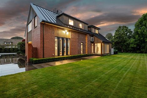 Photo of property in 66 Straven Road, Fendalton, Christchurch, 8014