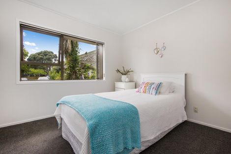 Photo of property in 21 St Annes Crescent, Wattle Downs, Auckland, 2103