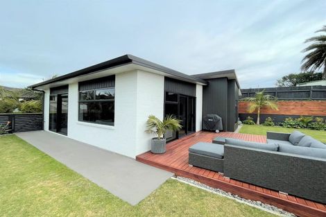 Photo of property in 2 Piper Way, Glen Avon, New Plymouth, 4312