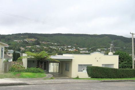 Photo of property in 5 Te Reinga View, Tawa, Wellington, 5028