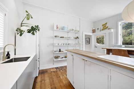 Photo of property in 28 Totara Street, Eastbourne, Lower Hutt, 5013