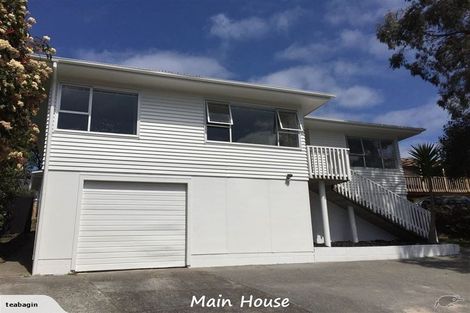 Photo of property in 28 Totaravale Drive, Totara Vale, Auckland, 0629