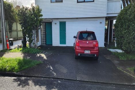 Photo of property in 6 Beaubank Road, Kelston, Auckland, 0602