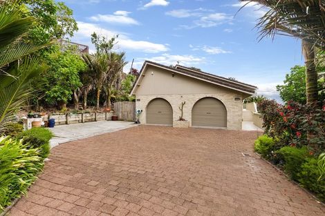 Photo of property in 18 Atarua Gardens, Waiatarua, Auckland, 0604